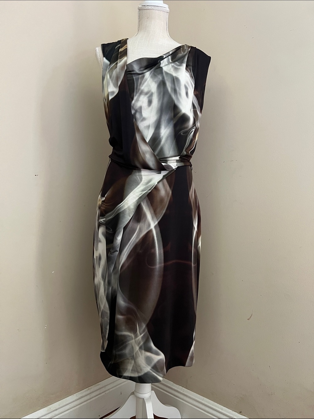 ESCADA Women’s Emelie Fantasy Sleeveless Dress Size: 42
